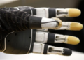 US University creates hand with an AI brain